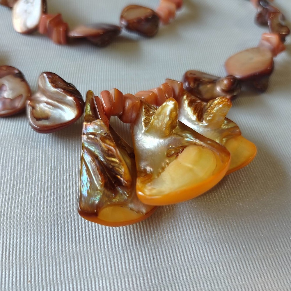 Mother of Pearl Shell Chip Iridescent Golden Copper Jewelry Set - Picture 2 of 10